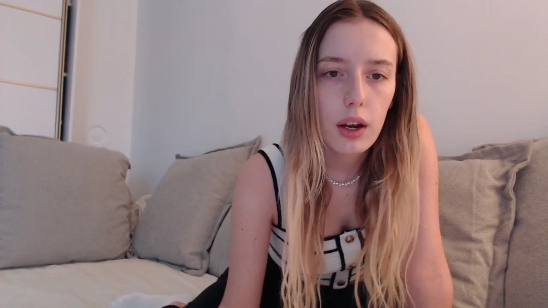 Gallery image thumbnail from Elenaxkiss's myfreecams stream on, 09/27/2025, 10:31 image 2 of 20