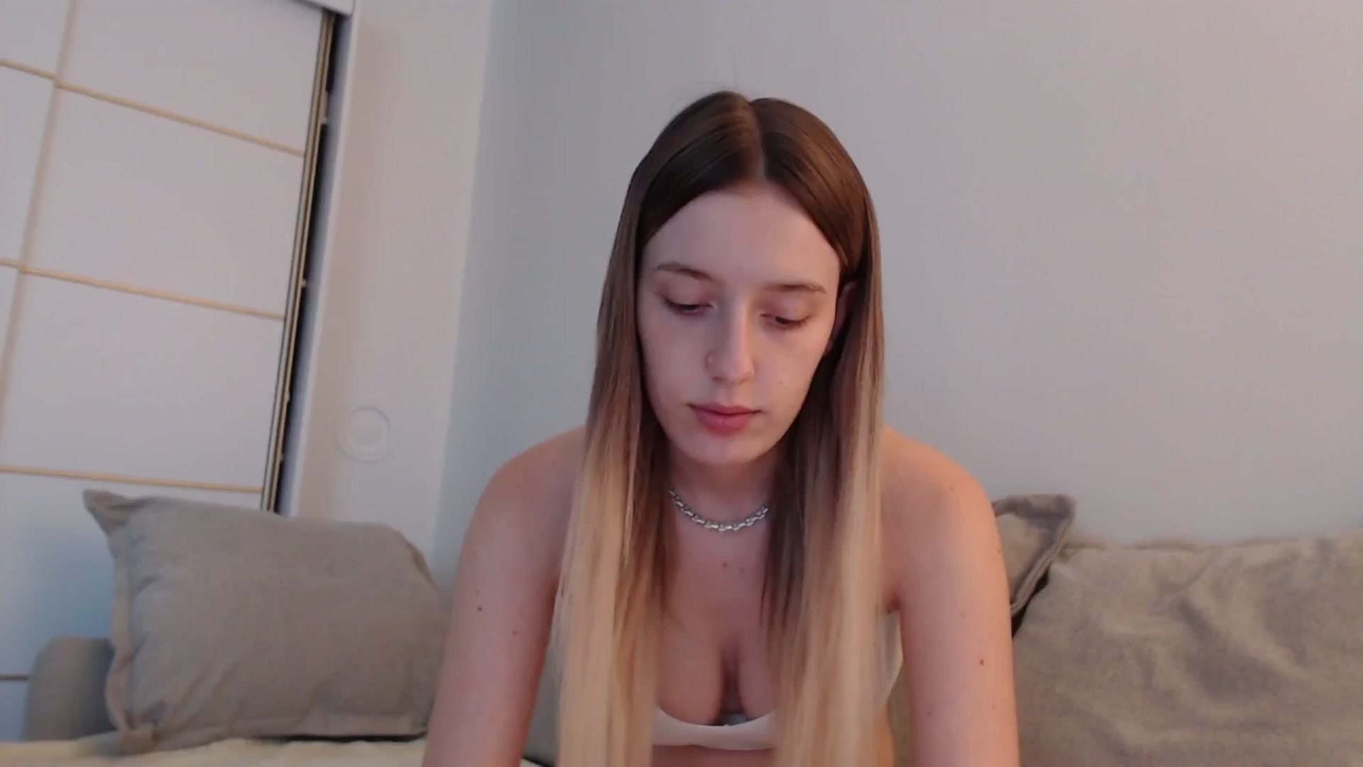 Gallery image thumbnail from Elenaxkiss's myfreecams stream on, 09/29/2025, 09:15 image 2 of 20
