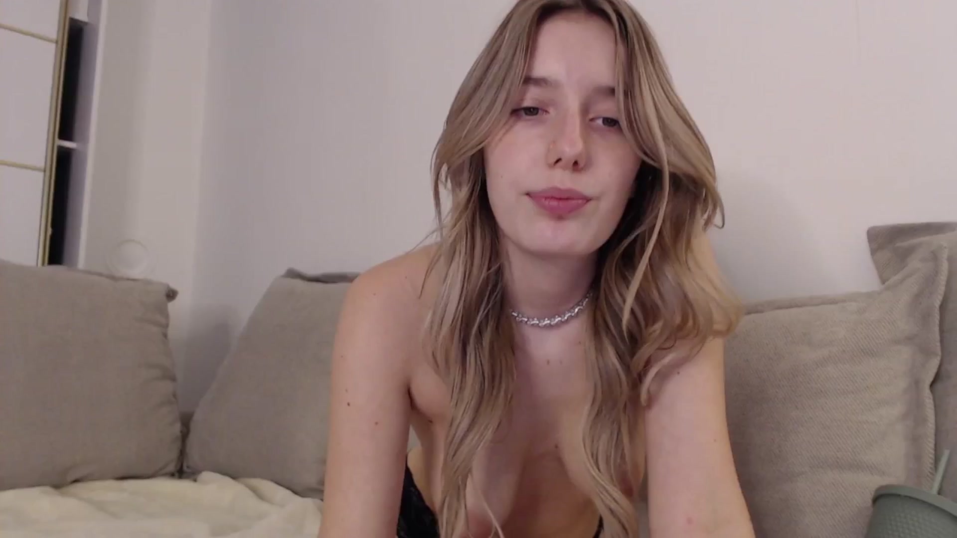 Gallery image thumbnail from Elenaxkiss's myfreecams stream on, 10/01/2025, 11:43 image 5 of 20