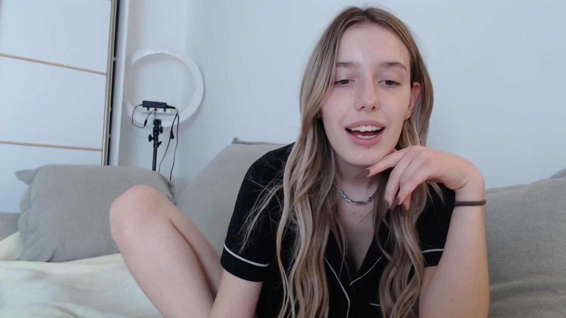 Gallery image thumbnail from Elenaxkiss's myfreecams stream on, 10/02/2025, 11:03 image 17 of 20