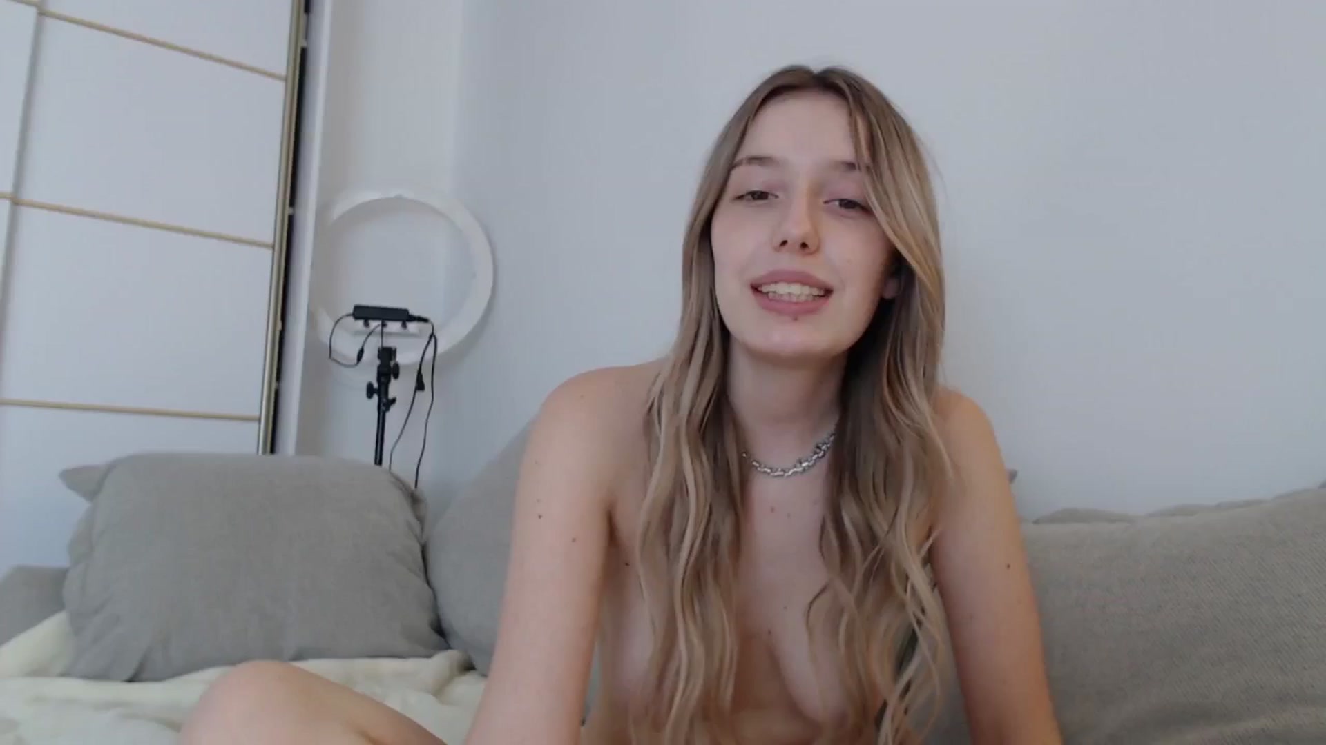 Gallery image thumbnail from Elenaxkiss's myfreecams stream on, 10/02/2025, 11:03 image 7 of 20