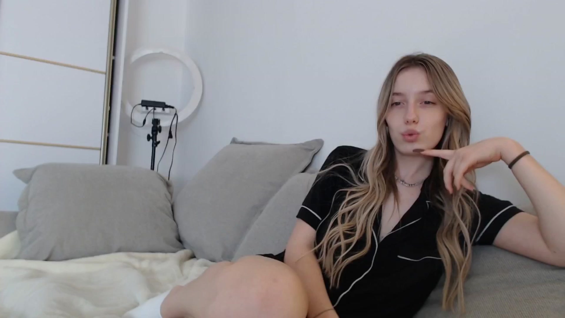 Gallery image thumbnail from Elenaxkiss's myfreecams stream on, 10/02/2025, 11:03 image 19 of 20