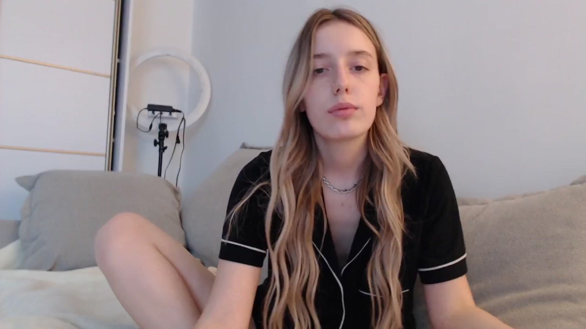 Gallery image thumbnail from Elenaxkiss's myfreecams stream on, 10/02/2025, 11:03 image 18 of 20