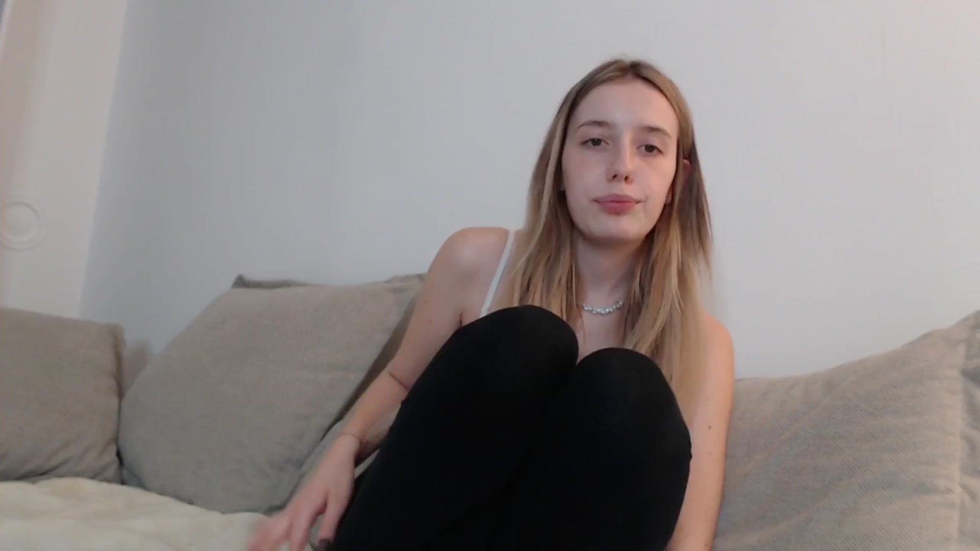 Gallery image thumbnail from Elenaxkiss's myfreecams stream on, 10/03/2025, 21:44 image 11 of 20