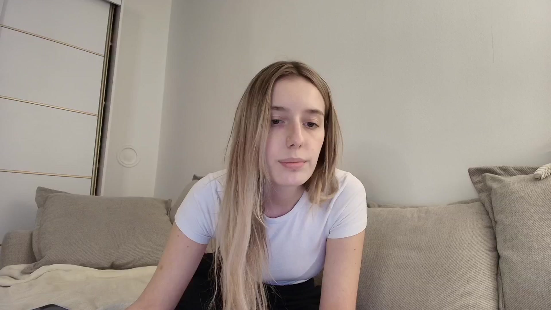 Gallery image thumbnail from Elenaxkiss's myfreecams stream on, 10/06/2025, 20:10 image 4 of 20
