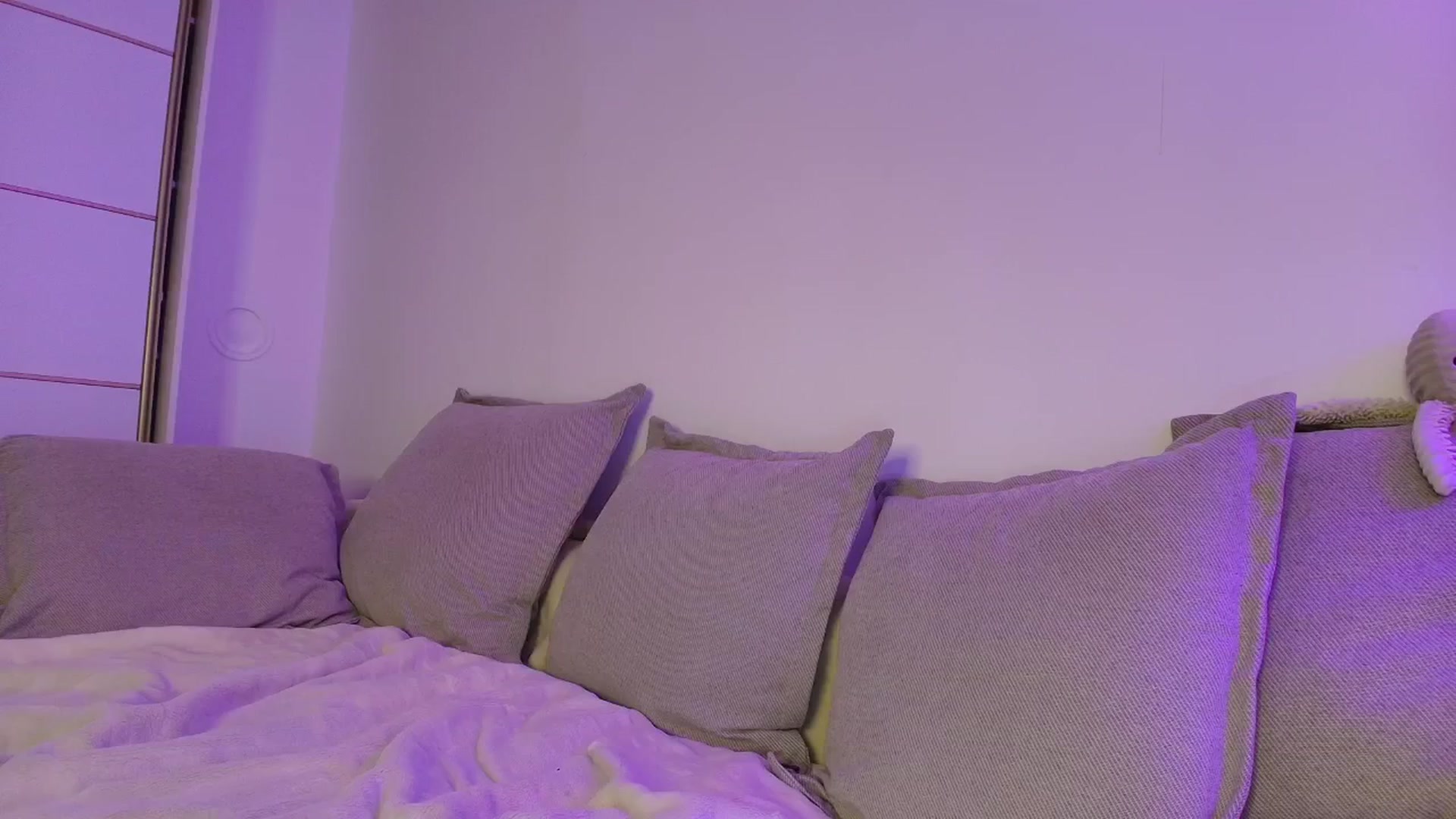 Gallery image thumbnail from Elenaxkiss's myfreecams stream on, 10/07/2025, 18:33 image 17 of 20