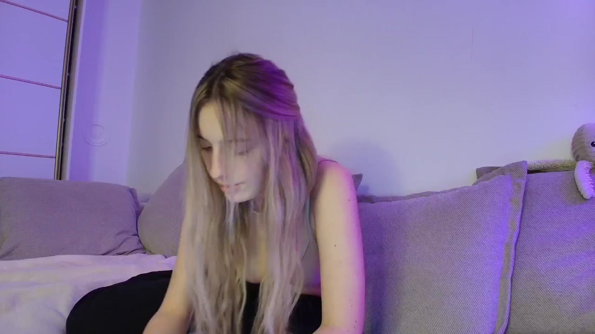 Gallery image thumbnail from Elenaxkiss's myfreecams stream on, 10/07/2025, 18:33 image 16 of 20