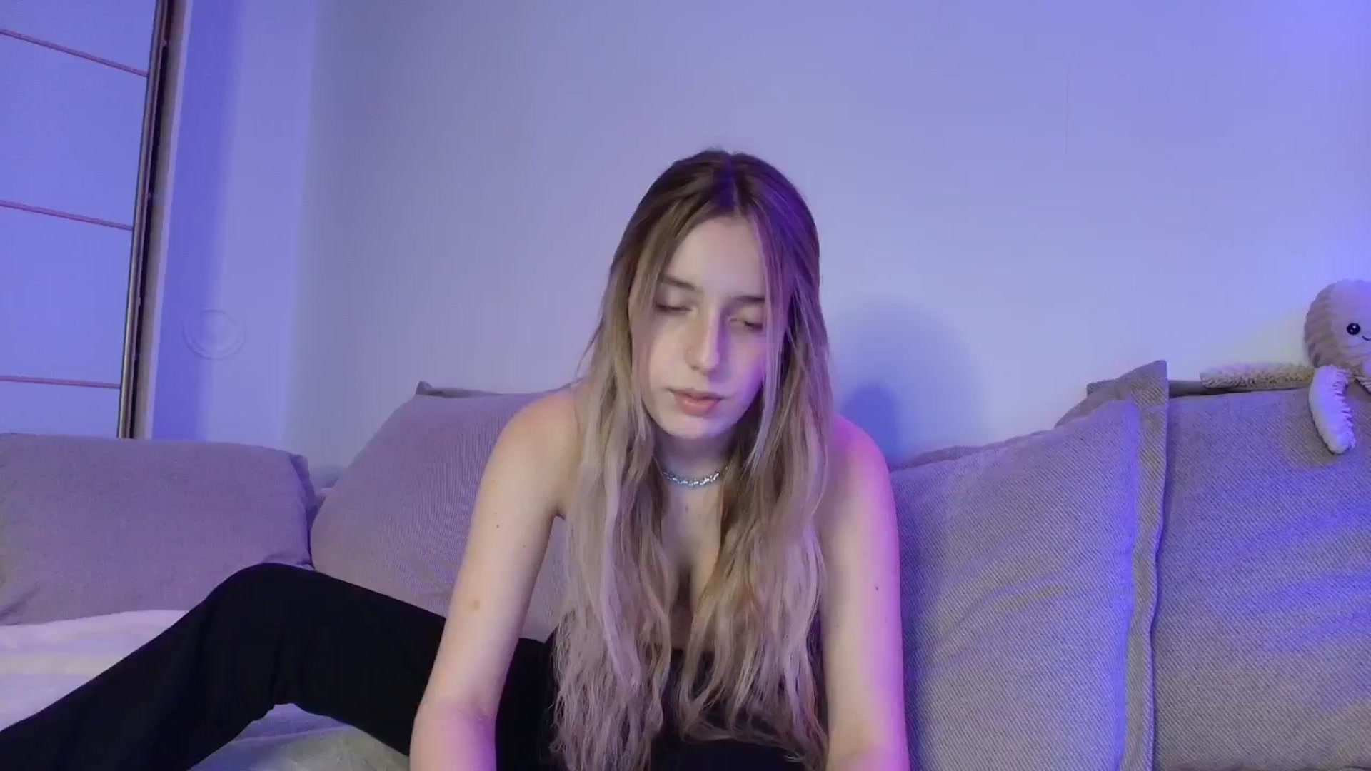 Gallery image thumbnail from Elenaxkiss's myfreecams stream on, 10/07/2025, 18:33 image 4 of 20