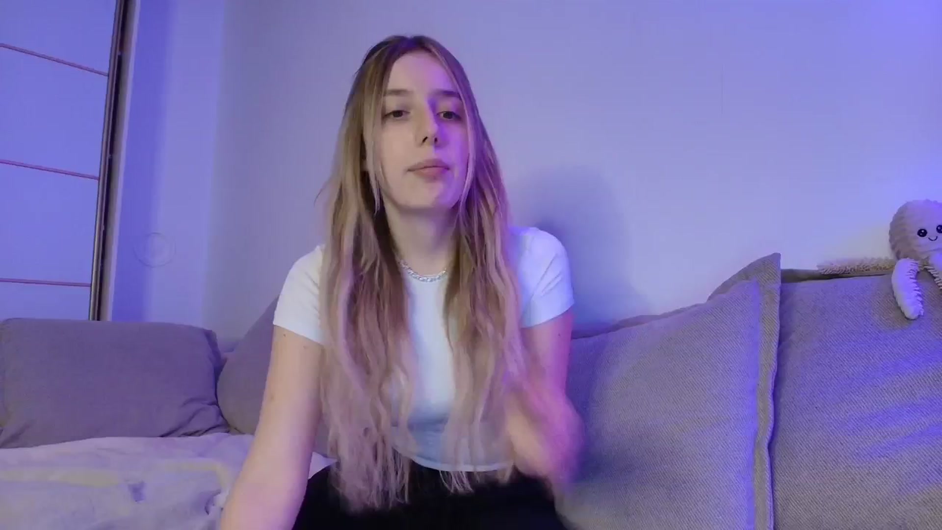 Gallery image thumbnail from Elenaxkiss's myfreecams stream on, 10/07/2025, 18:33 image 2 of 20
