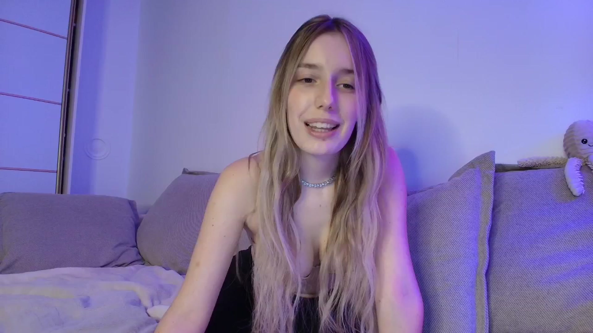 Gallery image thumbnail from Elenaxkiss's myfreecams stream on, 10/07/2025, 18:33 image 3 of 20