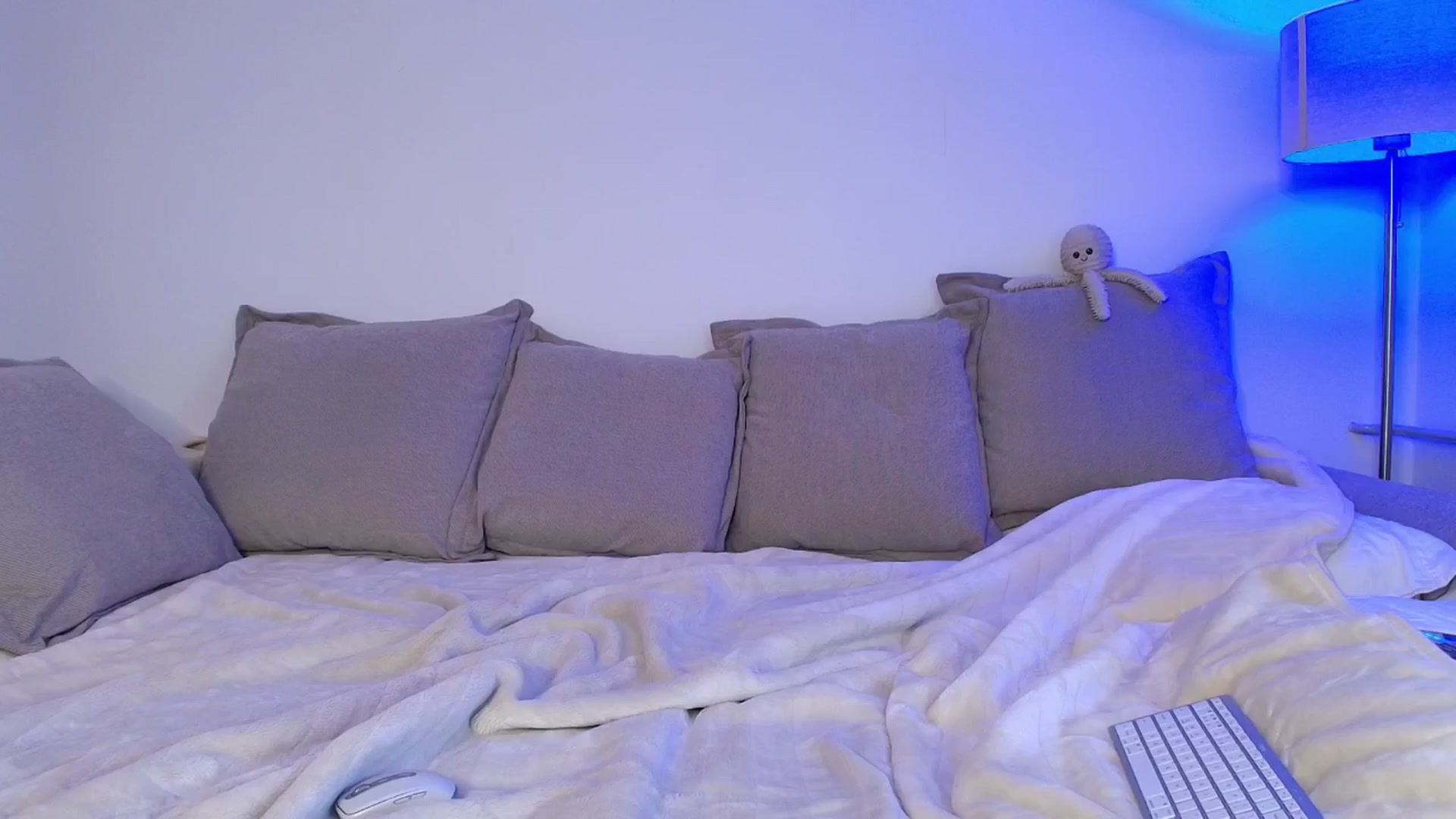 Gallery image thumbnail from Elenaxkiss's myfreecams stream on, 10/13/2025, 12:03 image 9 of 20