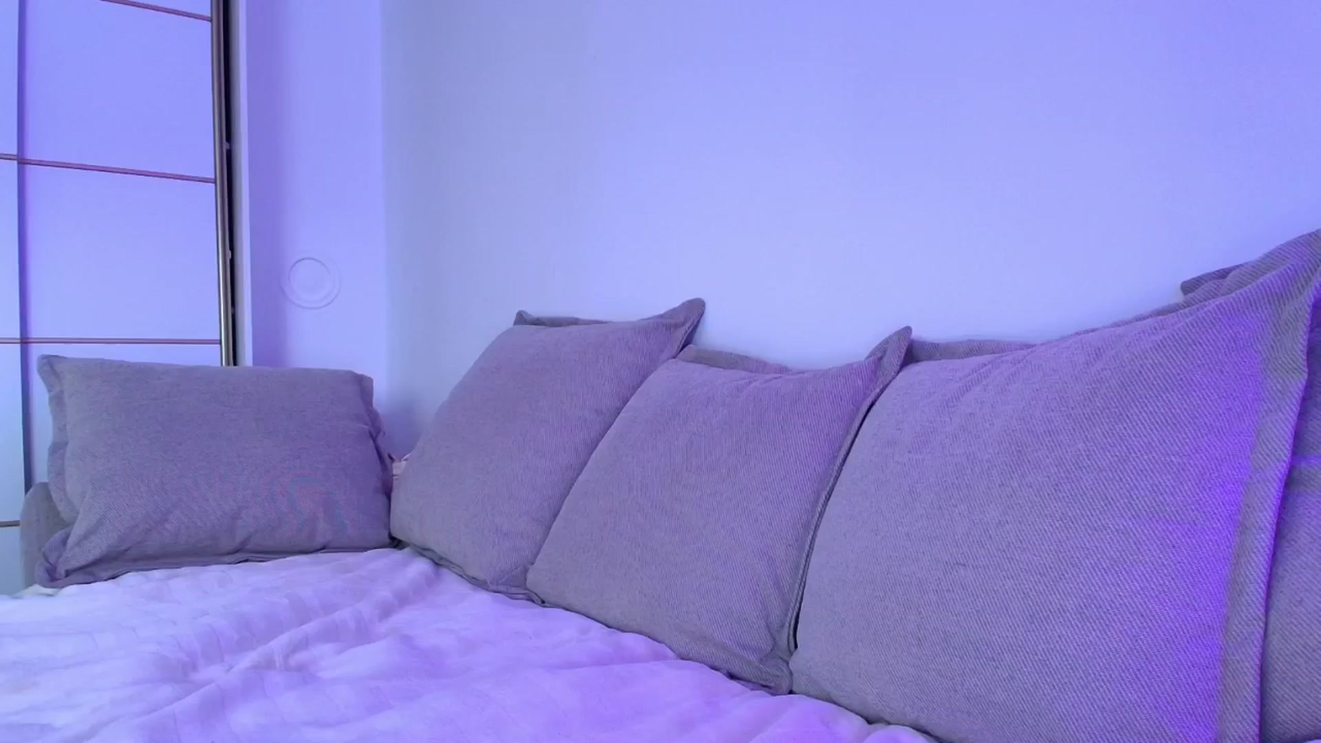 Gallery image thumbnail from Elenaxkiss's myfreecams stream on, 10/15/2025, 10:40 image 13 of 20