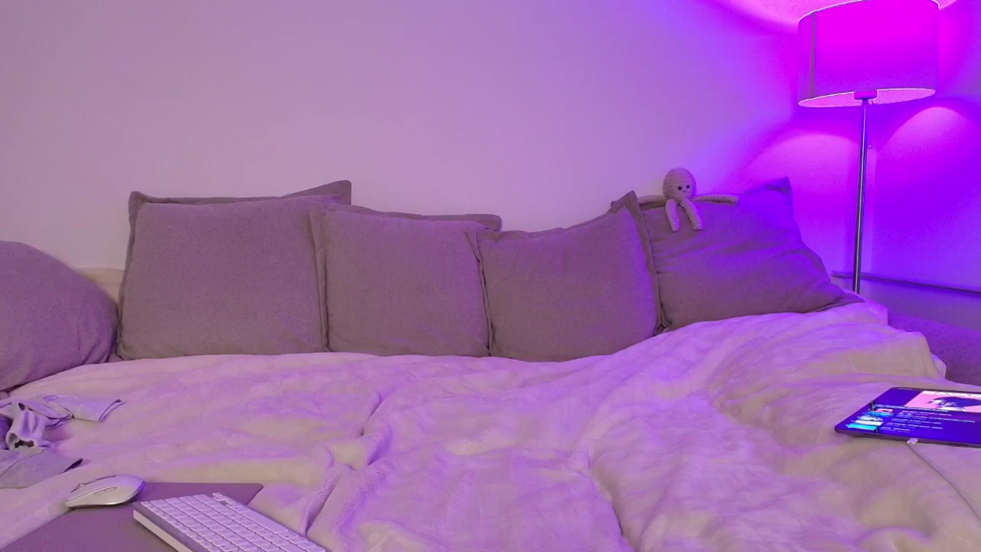 Gallery image thumbnail from Elenaxkiss's myfreecams stream on, 10/16/2025, 19:24 image 12 of 20