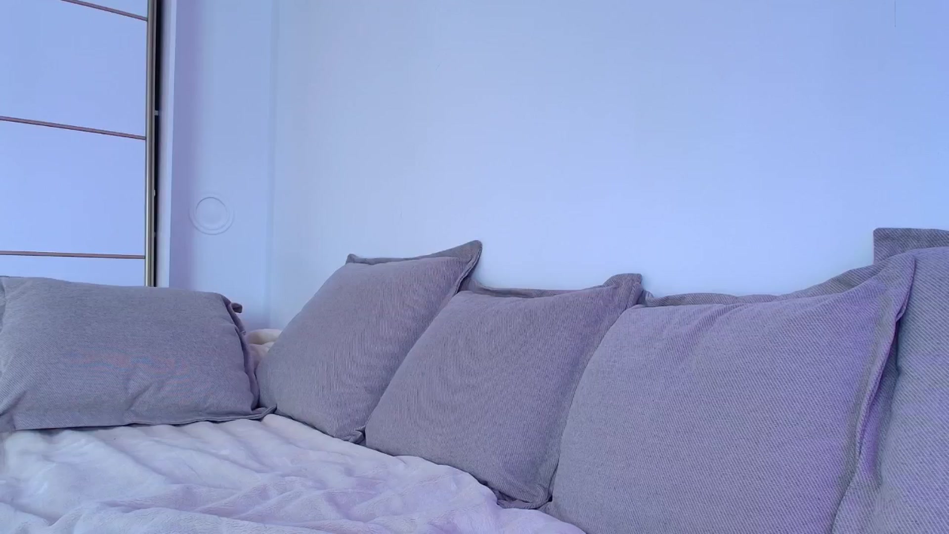 Gallery image thumbnail from Elenaxkiss's myfreecams stream on, 10/17/2025, 12:09 image 10 of 20