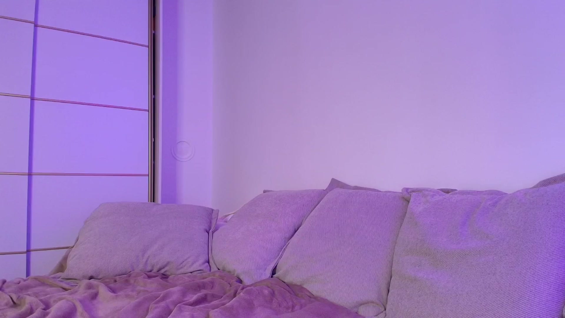 Gallery image thumbnail from Elenaxkiss's myfreecams stream on, 10/22/2025, 21:35 image 15 of 20