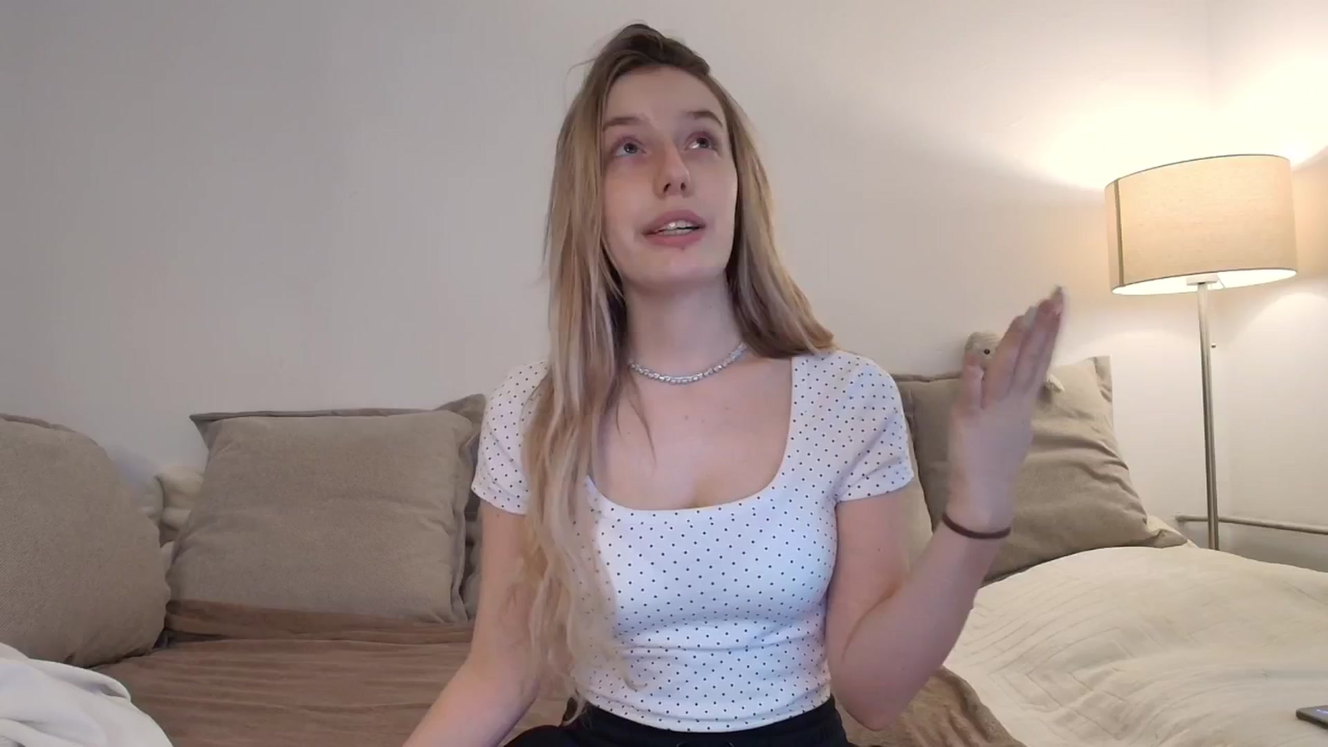 Gallery image thumbnail from Elenaxkiss's myfreecams stream on, 10/24/2025, 10:04 image 1 of 20