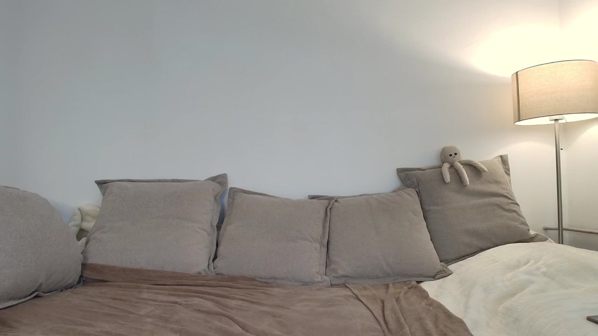 Gallery image thumbnail from Elenaxkiss's myfreecams stream on, 10/24/2025, 10:04 image 10 of 20