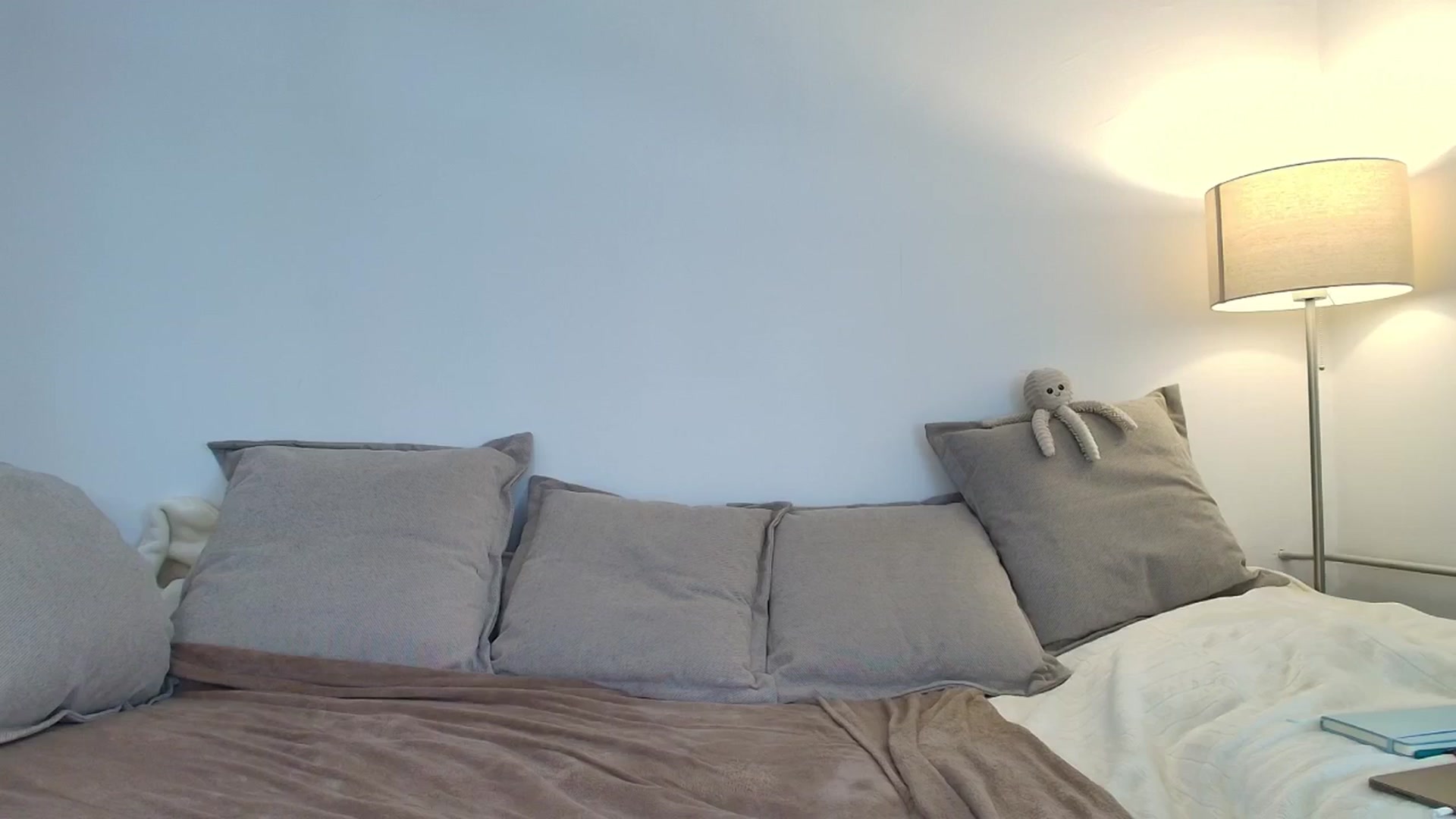Gallery image thumbnail from Elenaxkiss's myfreecams stream on, 10/24/2025, 10:59 image 13 of 20