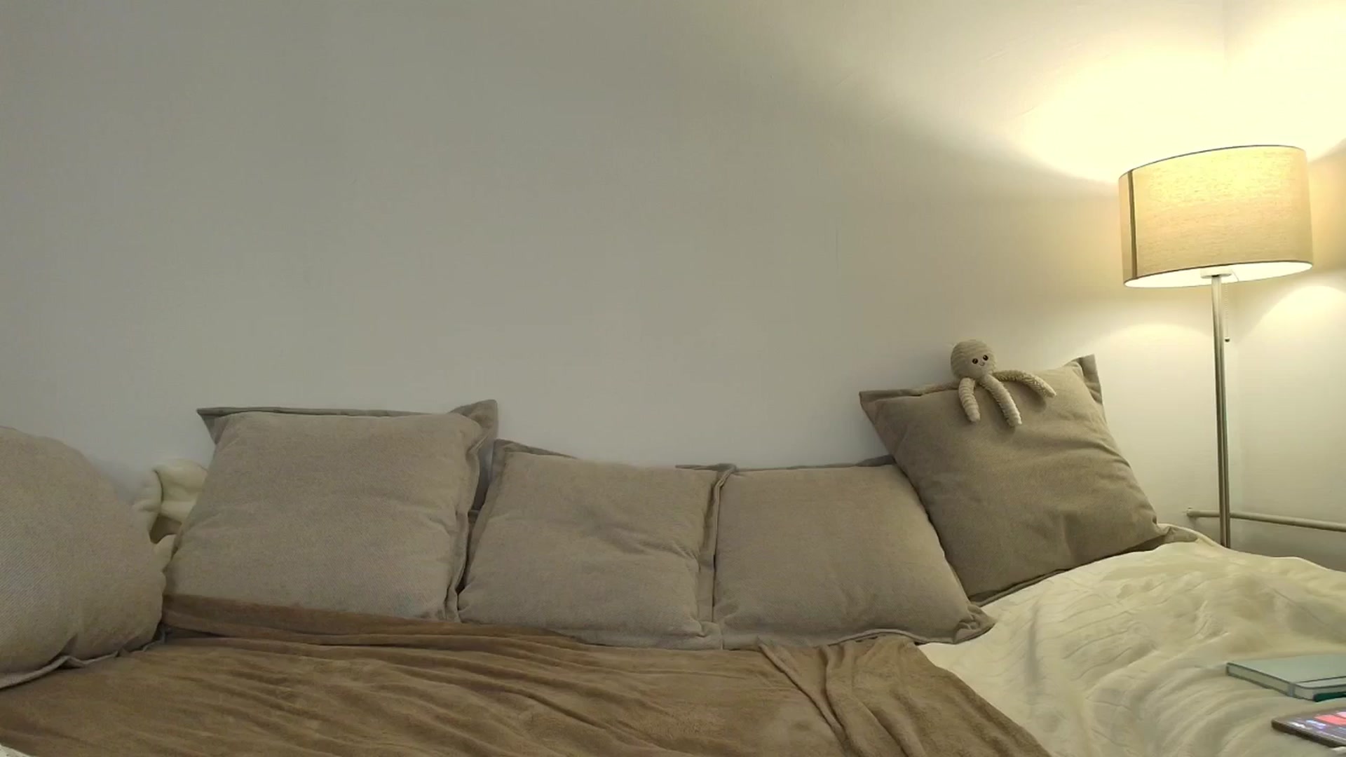 Gallery image thumbnail from Elenaxkiss's myfreecams stream on, 10/24/2025, 10:59 image 11 of 20