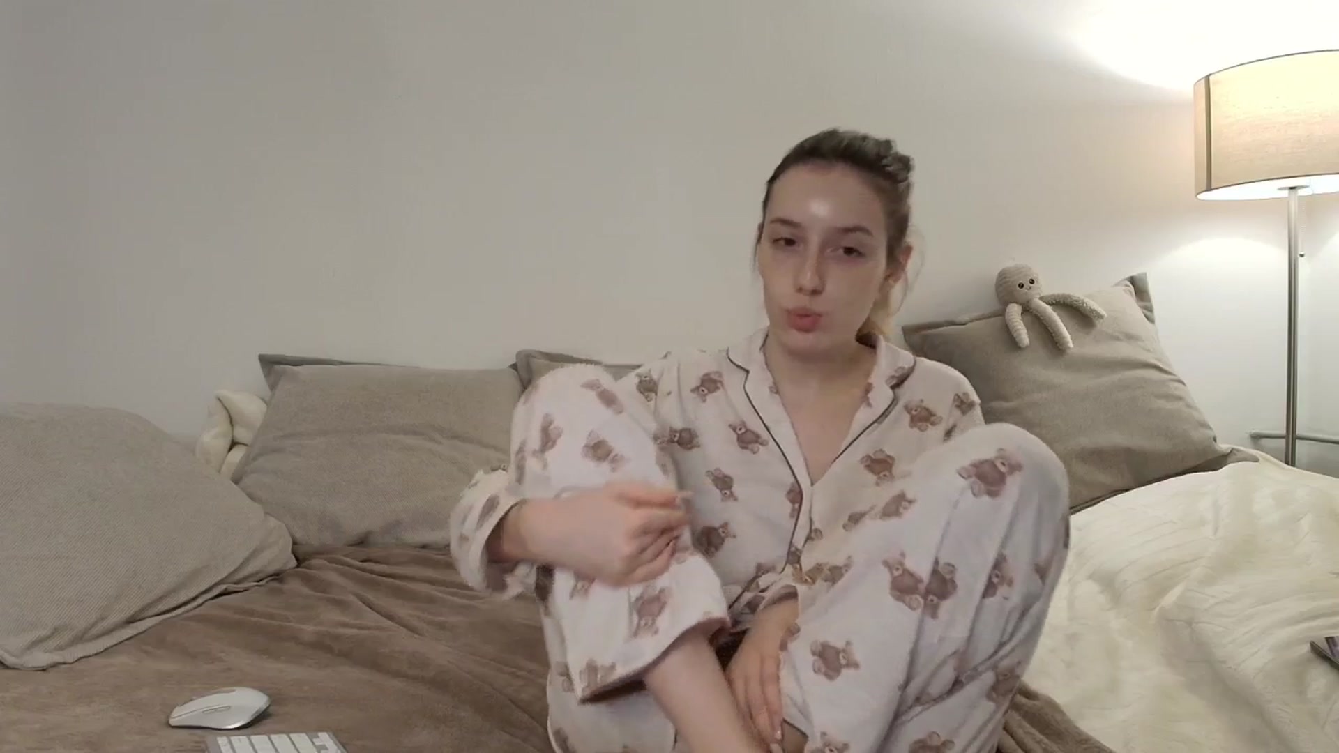 Gallery image thumbnail from Elenaxkiss's myfreecams stream on, 10/24/2025, 19:32 image 19 of 20
