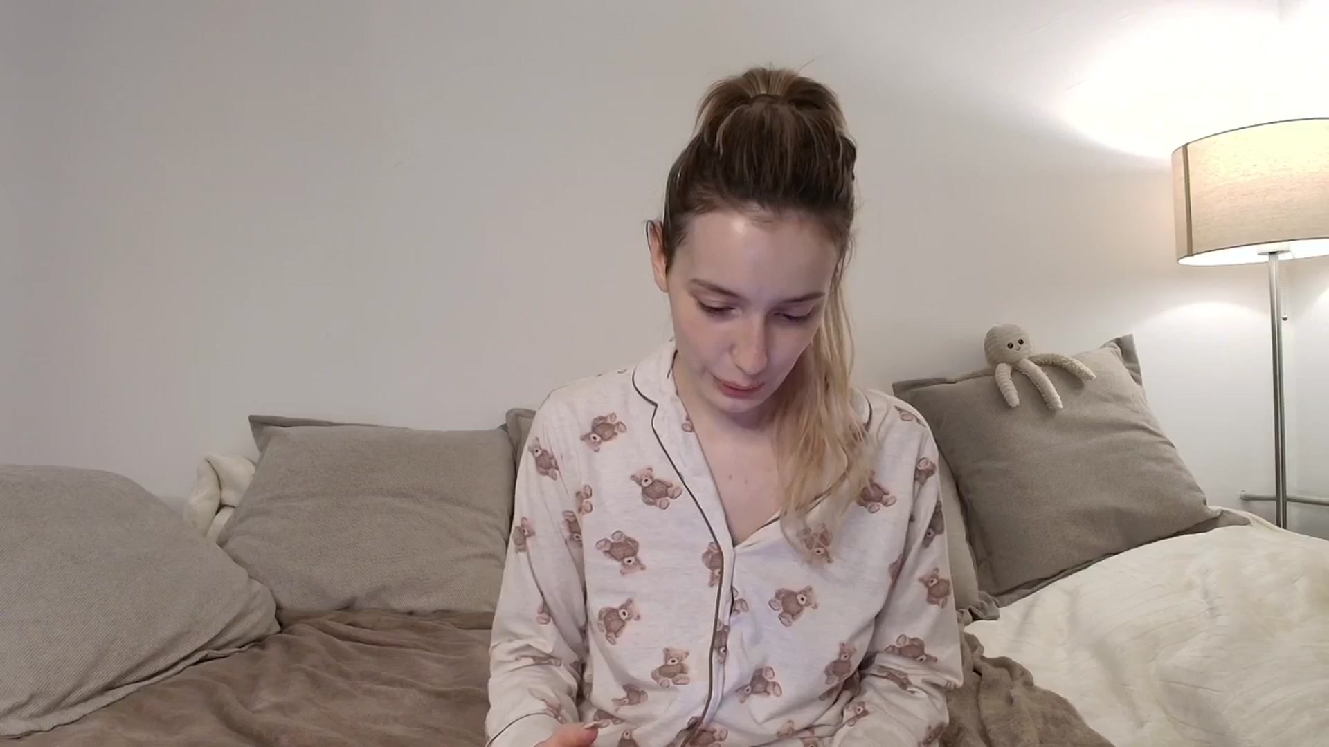 Gallery image thumbnail from Elenaxkiss's myfreecams stream on, 10/24/2025, 19:32 image 5 of 20