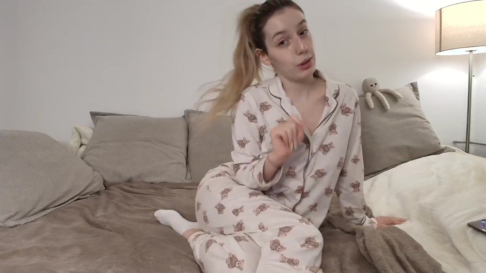 Gallery image thumbnail from Elenaxkiss's myfreecams stream on, 10/24/2025, 19:32 image 3 of 20
