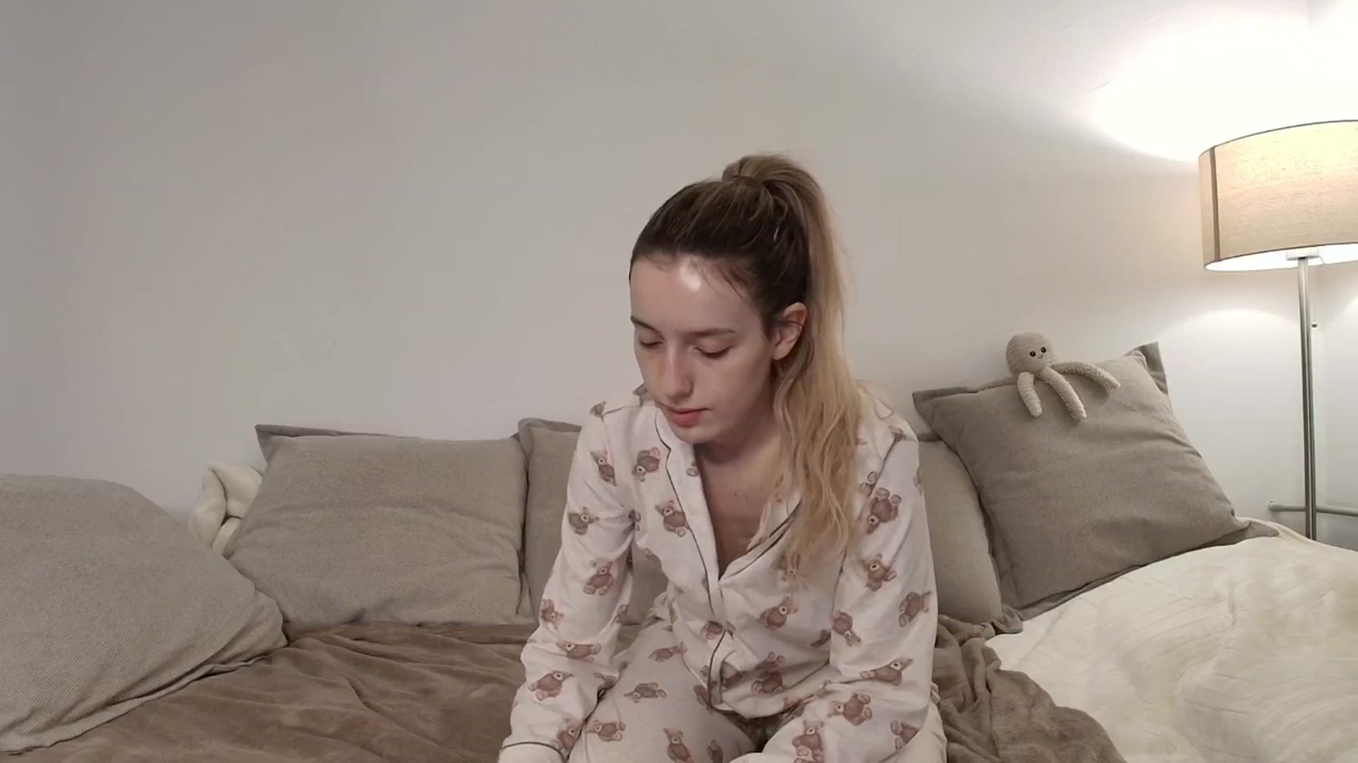 Gallery image thumbnail from Elenaxkiss's myfreecams stream on, 10/24/2025, 19:32 image 6 of 20