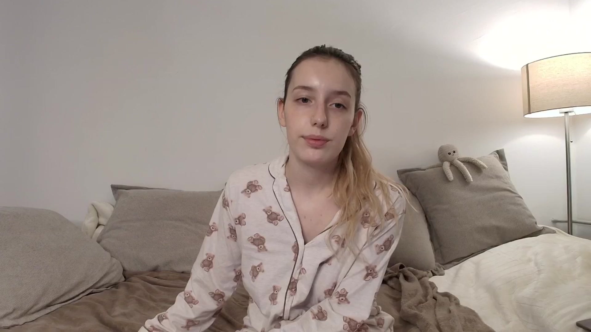 Gallery image thumbnail from Elenaxkiss's myfreecams stream on, 10/24/2025, 19:32 image 4 of 20