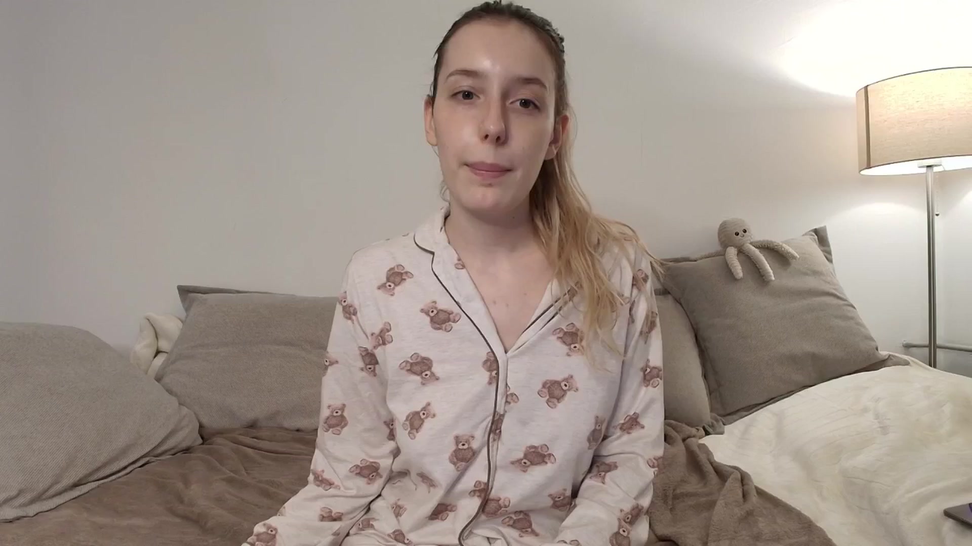 Gallery image thumbnail from Elenaxkiss's myfreecams stream on, 10/24/2025, 19:32 image 2 of 20