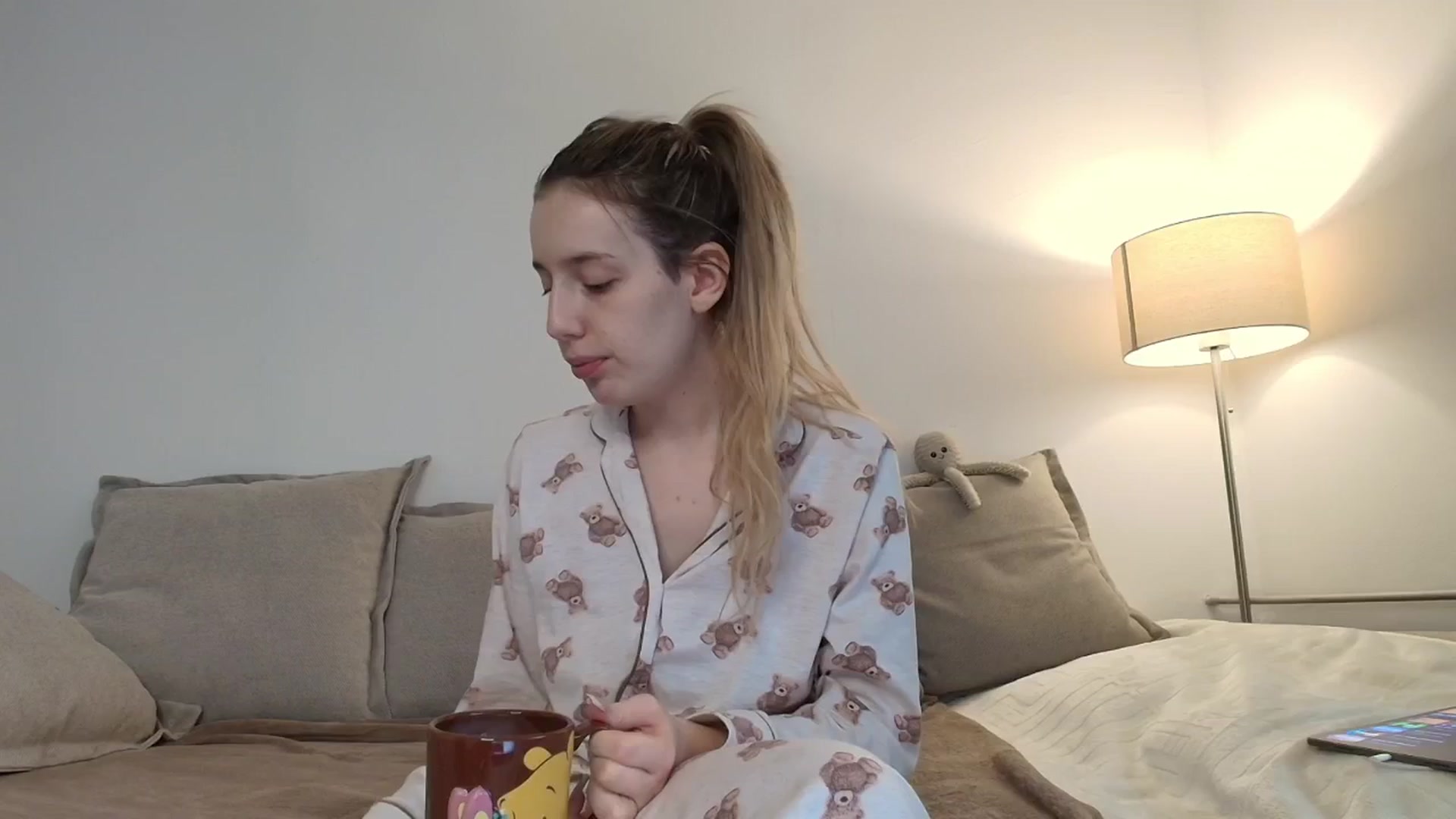 Gallery image thumbnail from Elenaxkiss's myfreecams stream on, 10/25/2025, 10:35 image 9 of 20
