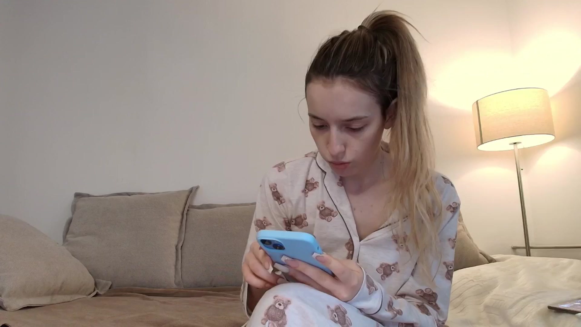 Gallery image thumbnail from Elenaxkiss's myfreecams stream on, 10/25/2025, 10:35 image 19 of 20