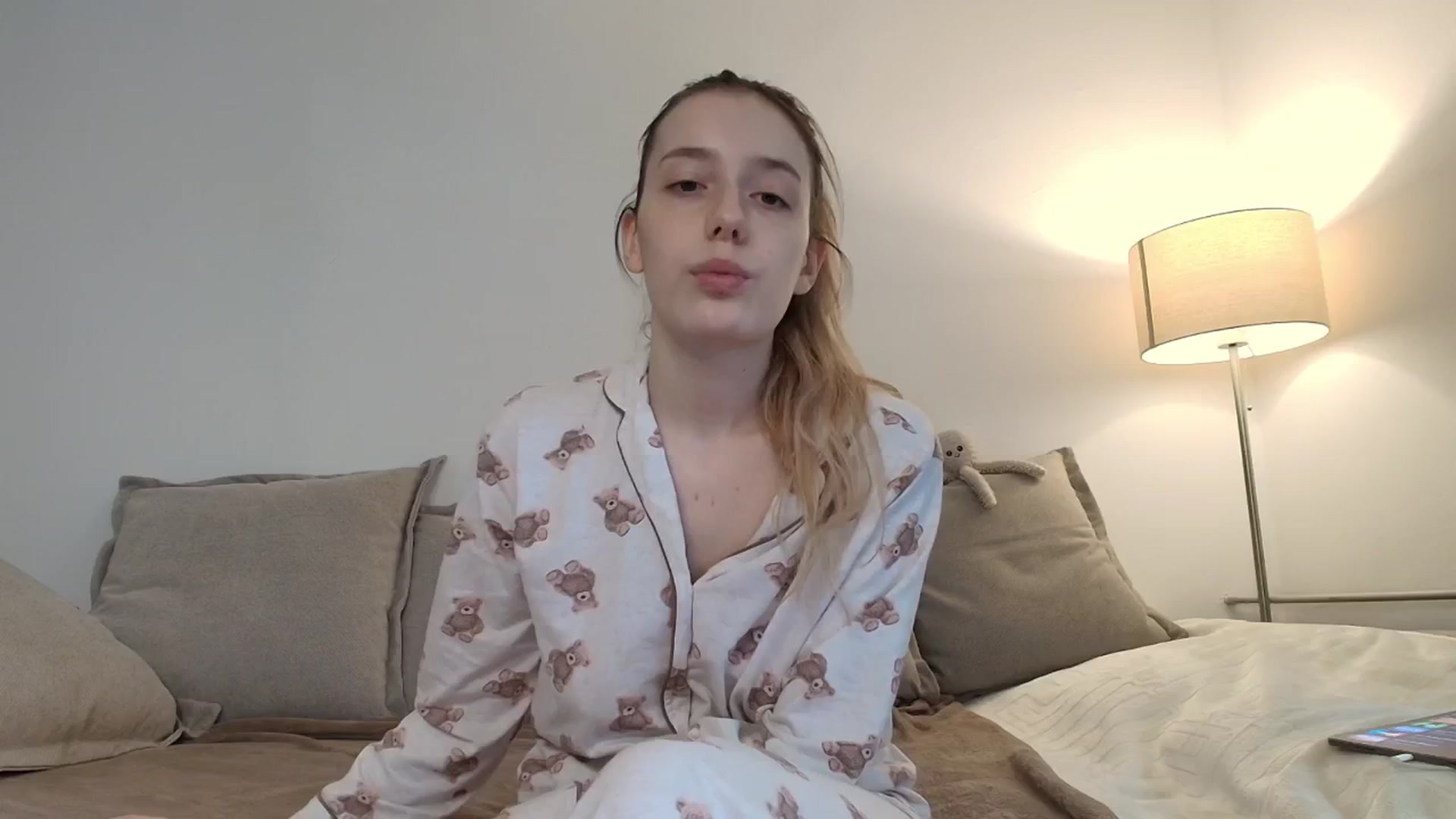 Gallery image thumbnail from Elenaxkiss's myfreecams stream on, 10/25/2025, 10:35 image 8 of 20
