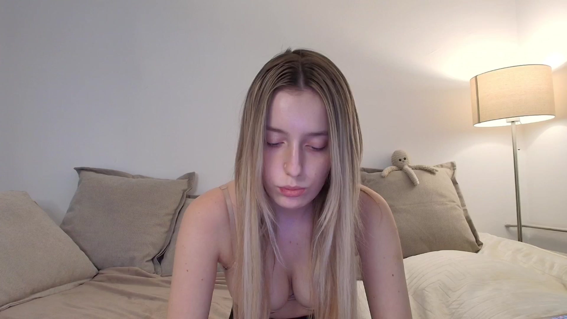 Gallery image thumbnail from Elenaxkiss's myfreecams stream on, 10/27/2025, 11:21 image 16 of 20