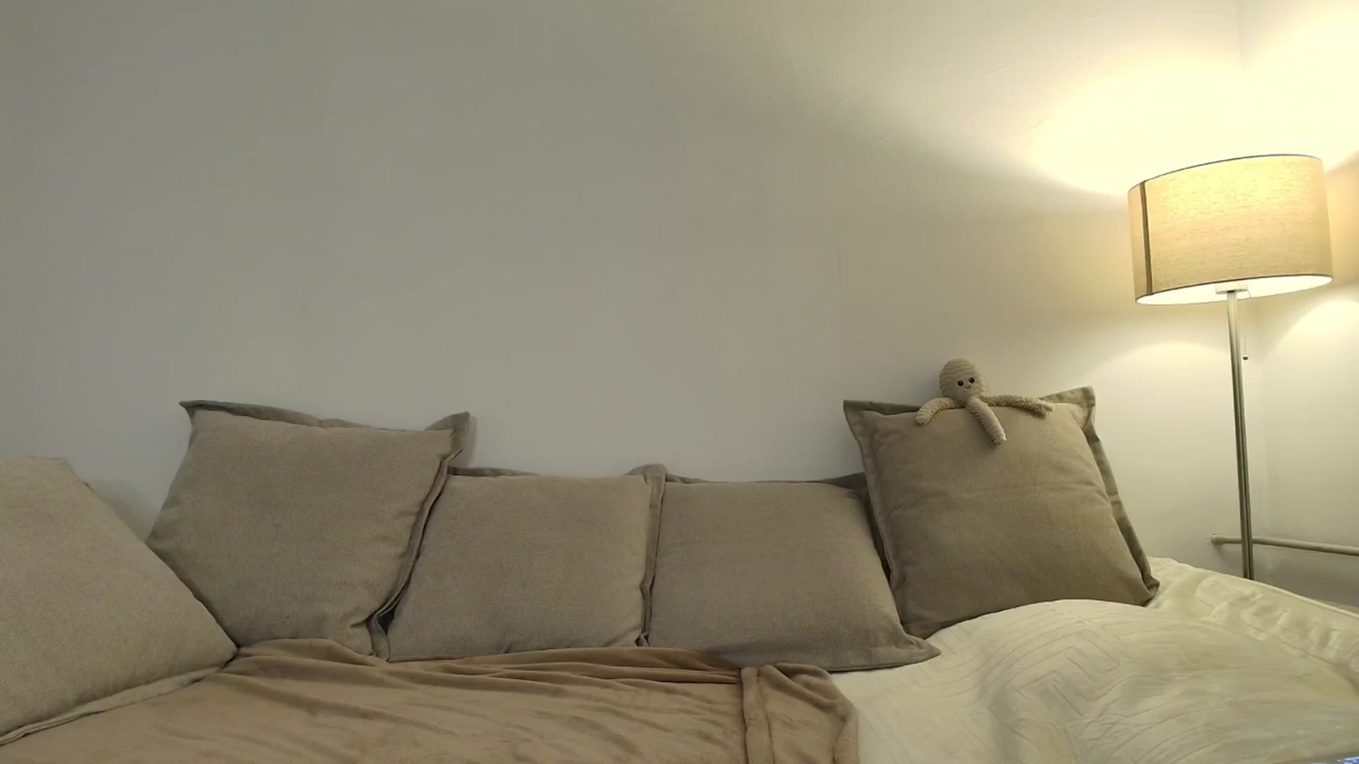 Gallery image thumbnail from Elenaxkiss's myfreecams stream on, 10/27/2025, 11:21 image 18 of 20