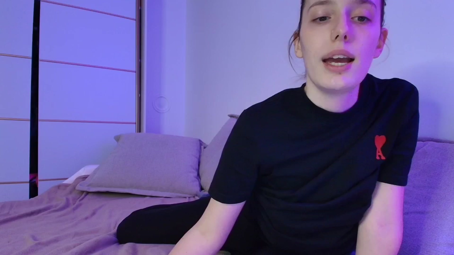 Gallery image thumbnail from Elenaxkiss's myfreecams stream on, 10/27/2025, 19:09 image 4 of 20