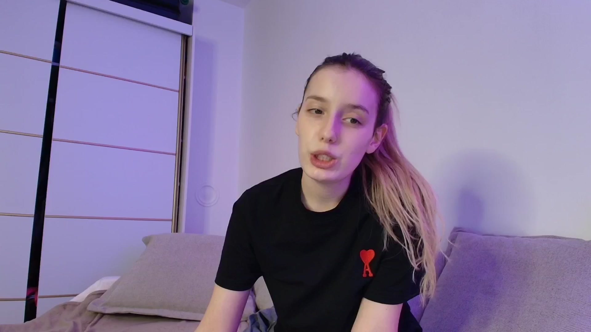 Gallery image thumbnail from Elenaxkiss's myfreecams stream on, 10/27/2025, 19:09 image 1 of 20