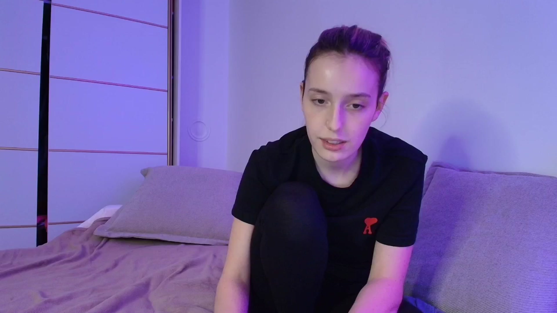 Gallery image thumbnail from Elenaxkiss's myfreecams stream on, 10/27/2025, 19:09 image 5 of 20