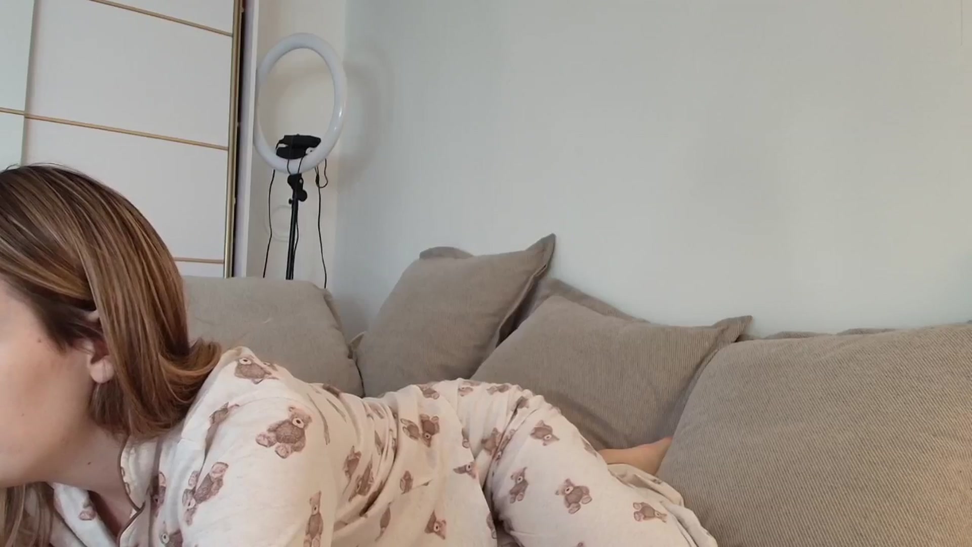 Gallery image thumbnail from Elenaxkiss's myfreecams stream on, 10/28/2025, 08:35 image 12 of 20