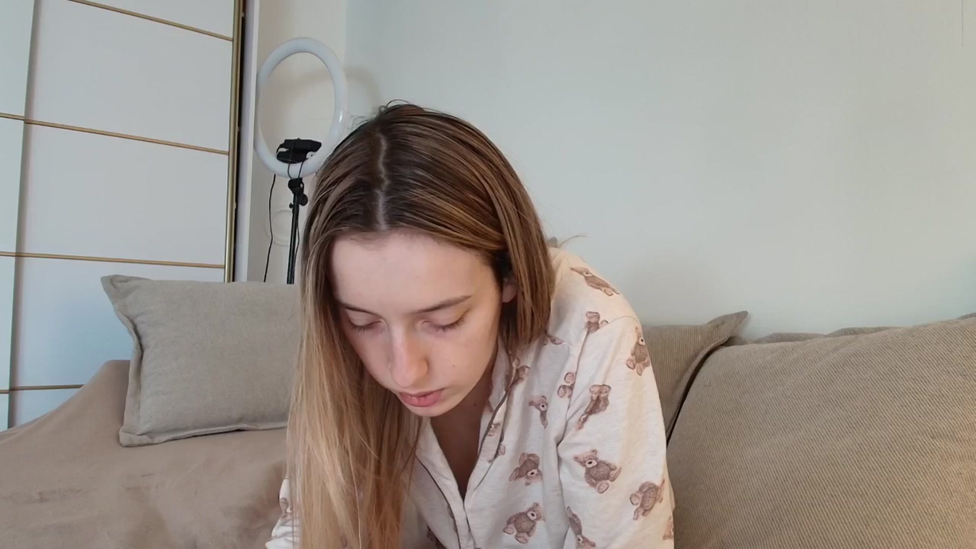 Gallery image thumbnail from Elenaxkiss's myfreecams stream on, 10/28/2025, 08:35 image 13 of 20