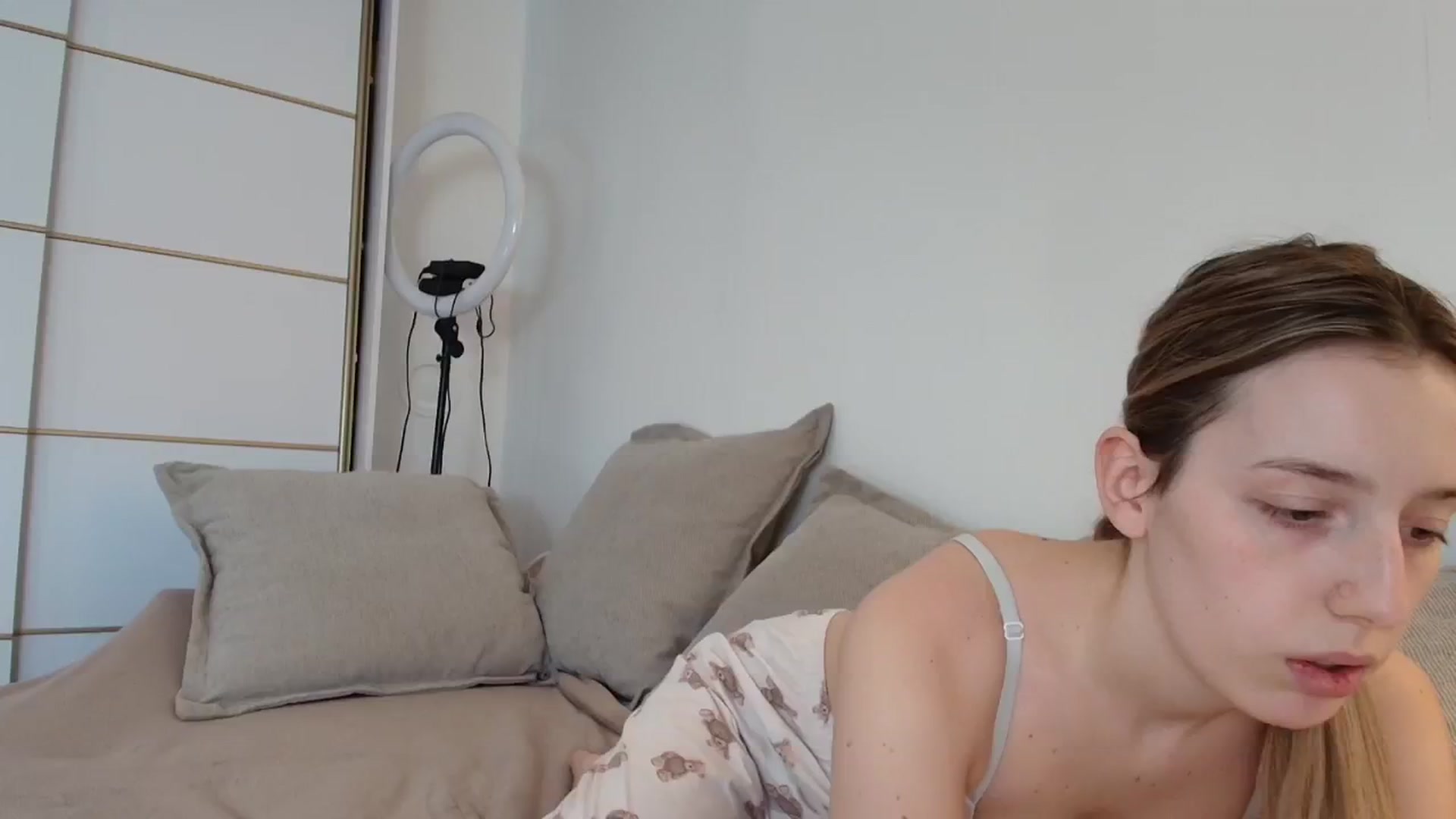 Gallery image thumbnail from Elenaxkiss's myfreecams stream on, 10/28/2025, 10:56 image 2 of 20