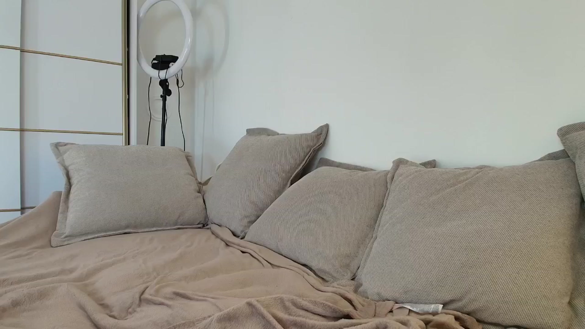 Gallery image thumbnail from Elenaxkiss's myfreecams stream on, 10/28/2025, 10:56 image 14 of 20