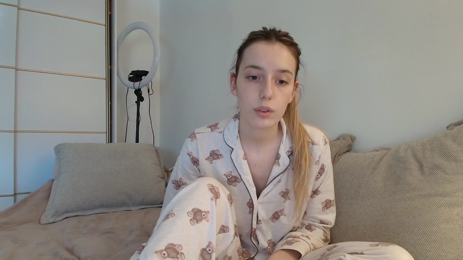 Gallery image thumbnail from Elenaxkiss's myfreecams stream on, 10/28/2025, 11:48 image 18 of 20