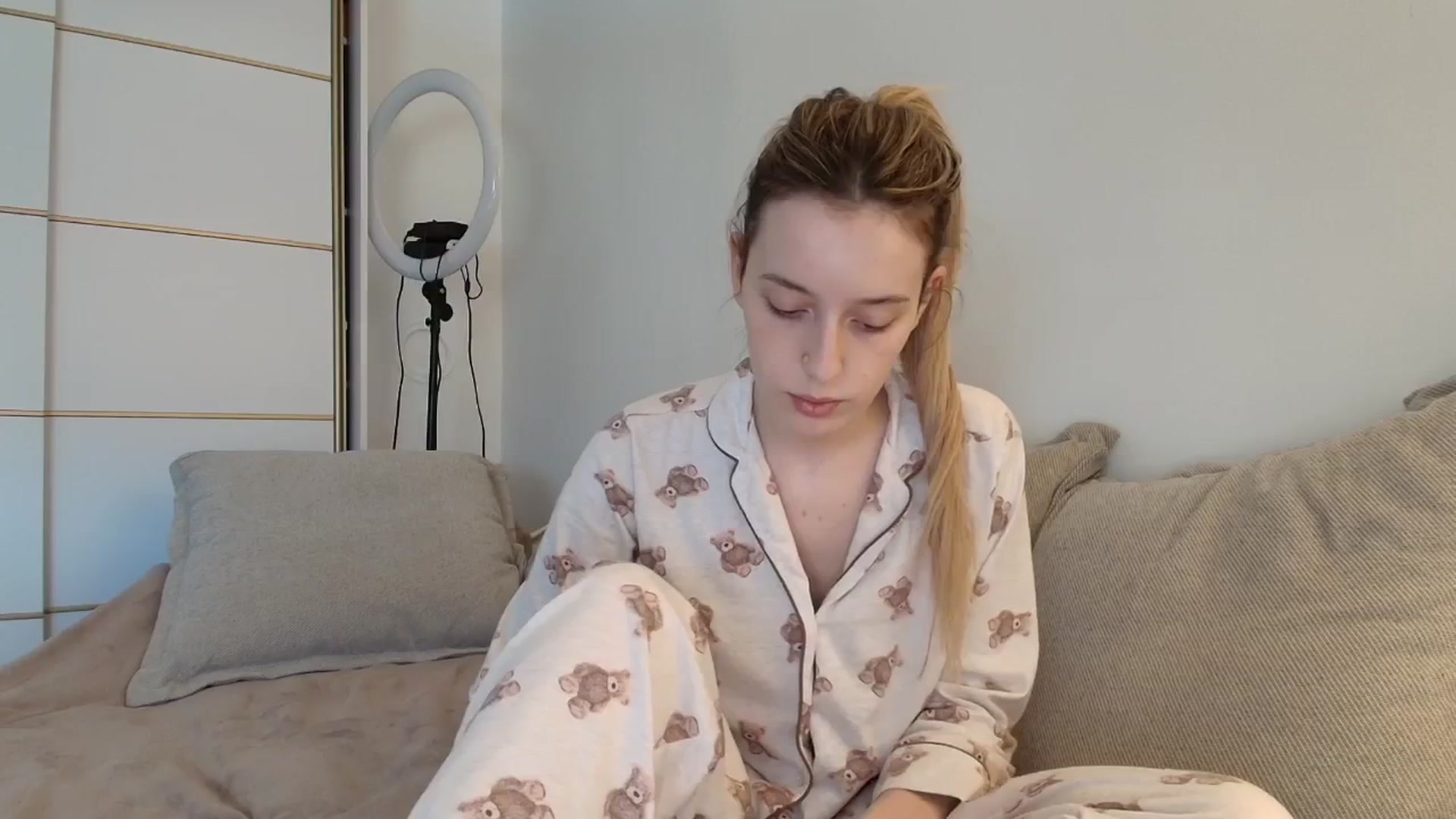 Gallery image thumbnail from Elenaxkiss's myfreecams stream on, 10/28/2025, 11:48 image 19 of 20
