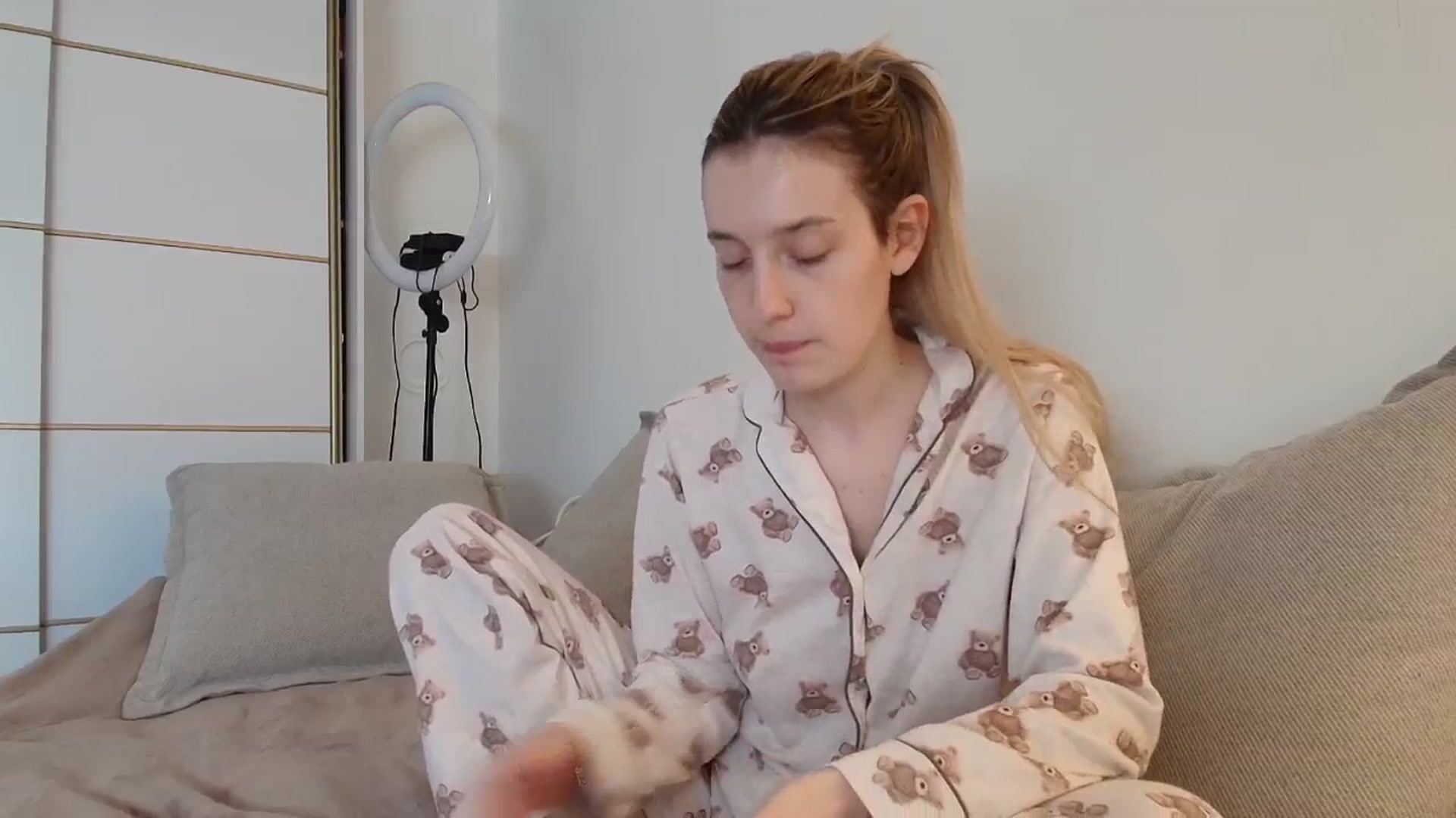 Gallery image thumbnail from Elenaxkiss's myfreecams stream on, 10/28/2025, 11:48 image 6 of 20