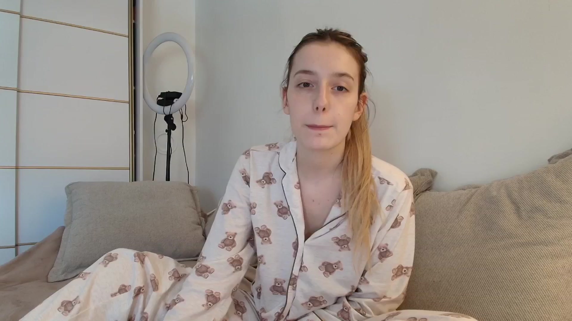 Gallery image thumbnail from Elenaxkiss's myfreecams stream on, 10/28/2025, 11:48 image 15 of 20