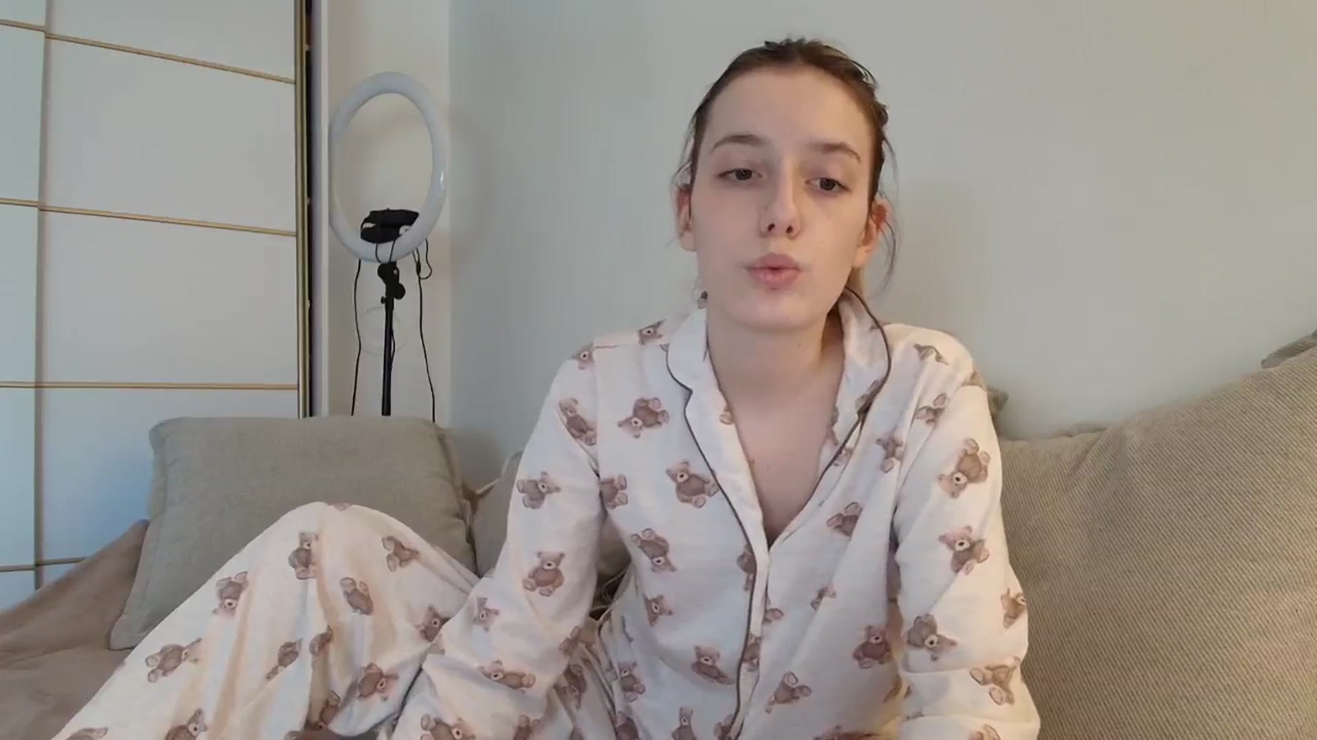 Gallery image thumbnail from Elenaxkiss's myfreecams stream on, 10/28/2025, 11:48 image 11 of 20