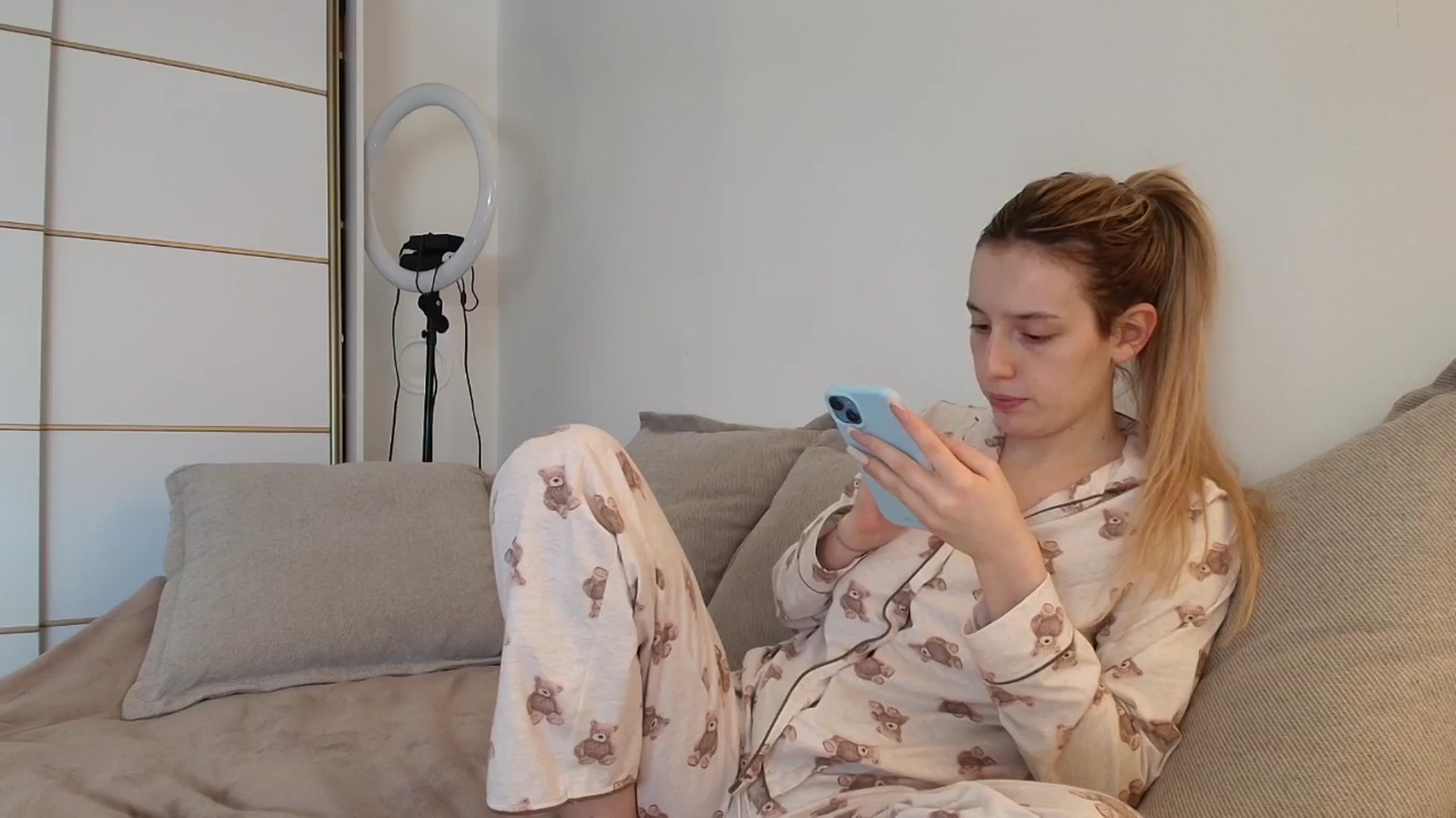 Gallery image thumbnail from Elenaxkiss's myfreecams stream on, 10/28/2025, 11:48 image 8 of 20