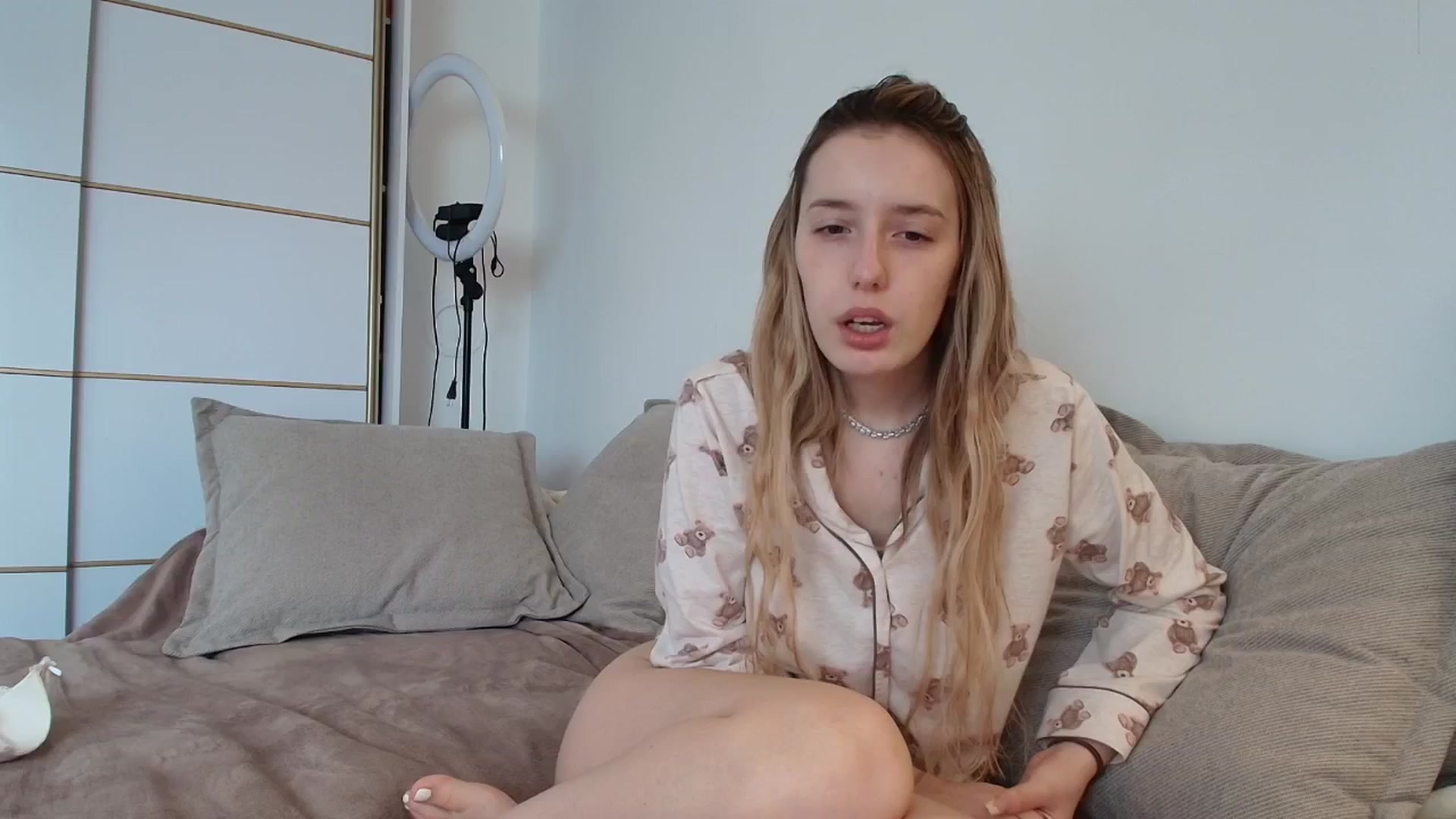 Gallery image thumbnail from Elenaxkiss's myfreecams stream on, 10/31/2025, 09:38 image 6 of 20