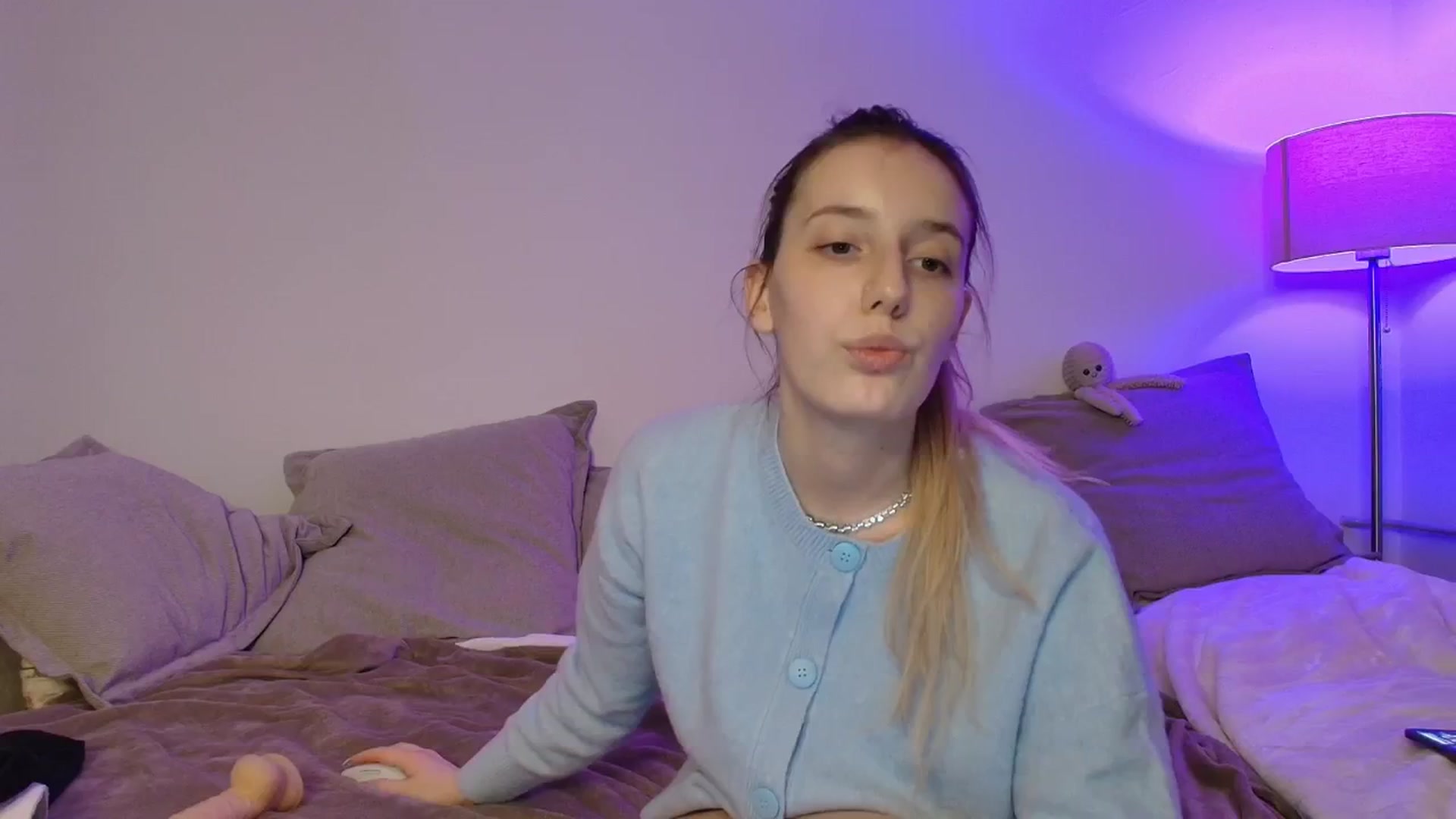 Gallery image thumbnail from Elenaxkiss's myfreecams stream on, 11/04/2025, 19:53 image 19 of 20