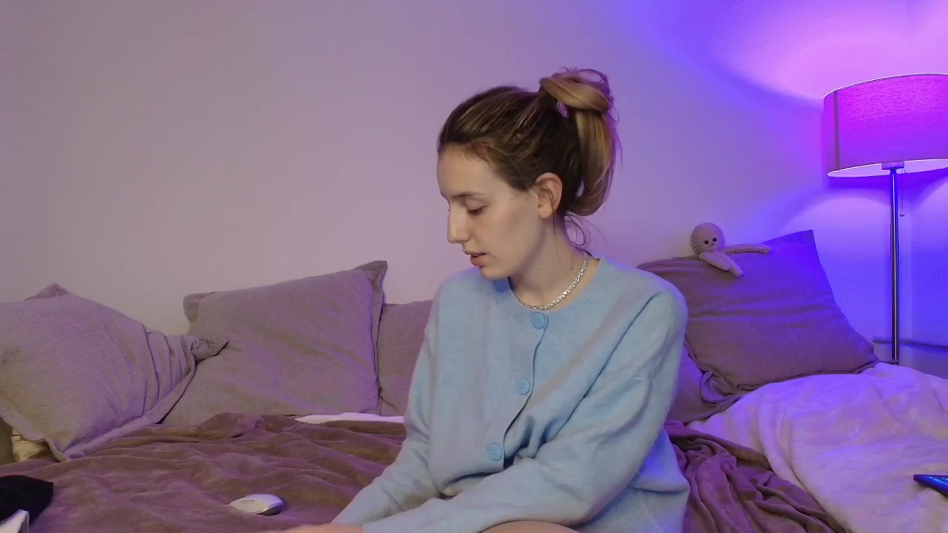 Gallery image thumbnail from Elenaxkiss's myfreecams stream on, 11/04/2025, 19:53 image 18 of 20